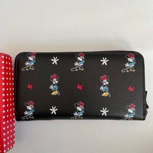 Disney Minnie Mouse Black Zip Around Wallet